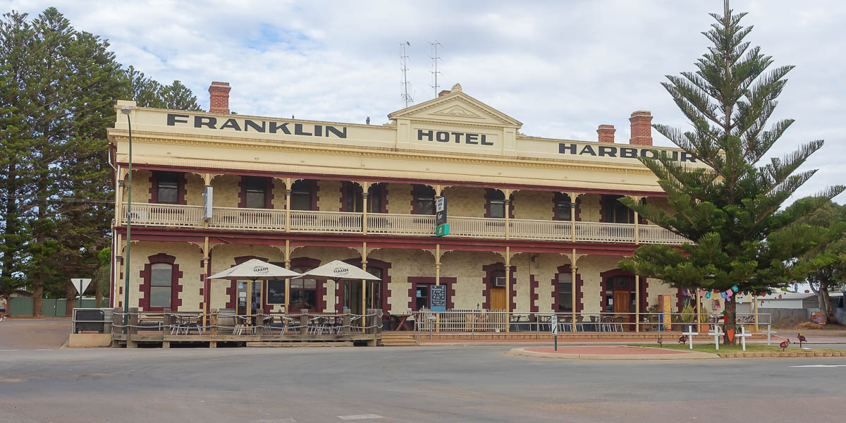 Franklin Harbour Hotel Cowell Photo