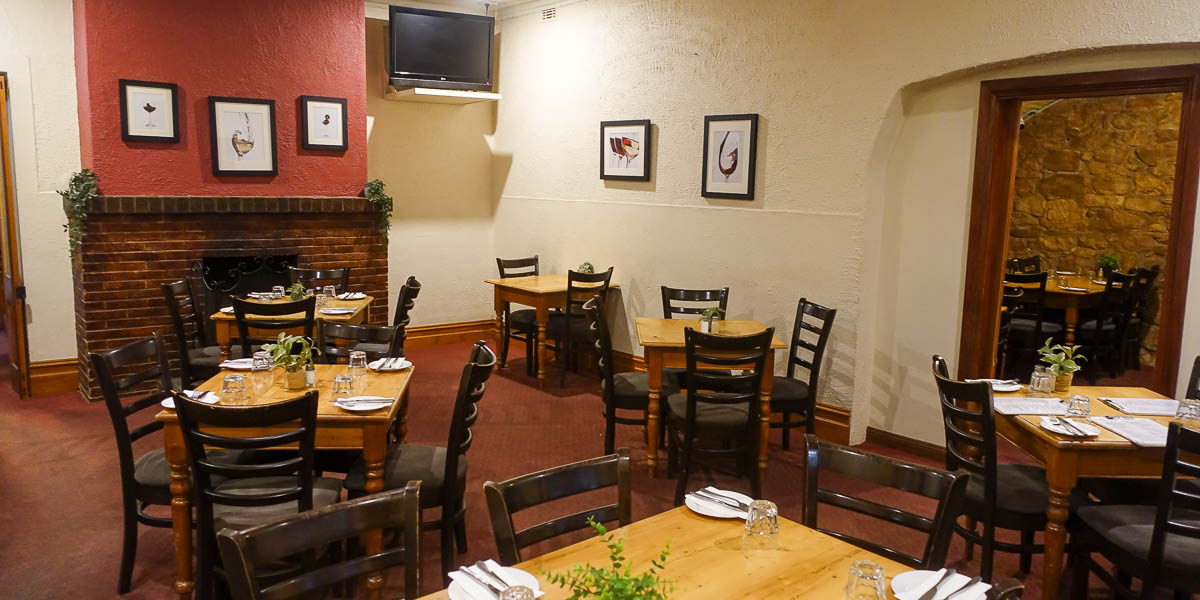 Royal Oak Hotel Clarendon Photo